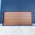 木目調シャッターを使用しているガレージ