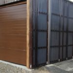 和の趣があるガレージのシャッター